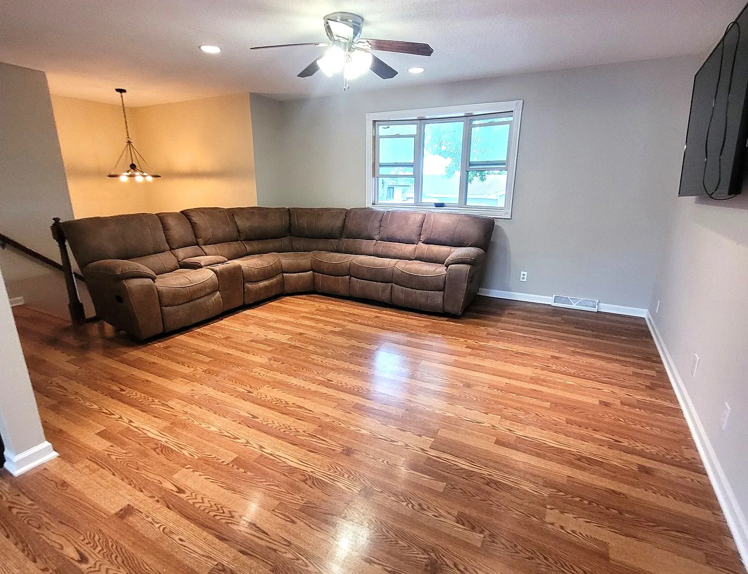 3 bed, 1379 sqft, $2,000 — Photo 2