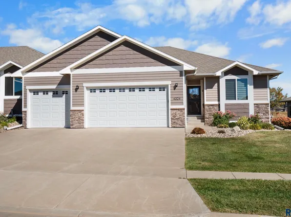 4324 N Knob Hill Ct, Sioux Falls, SD 57107