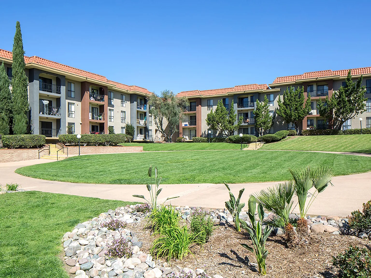 Prado Apartments — Photo 4