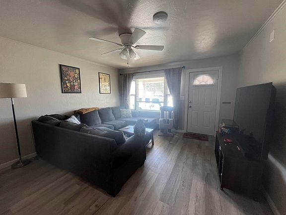 3rd image of 829 E Maine Ave
