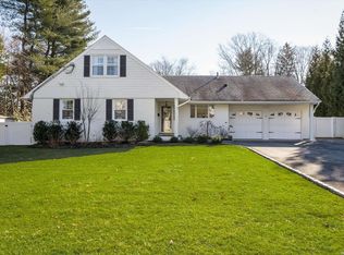 3 Whetmore Dr, Syosset, NY 11791