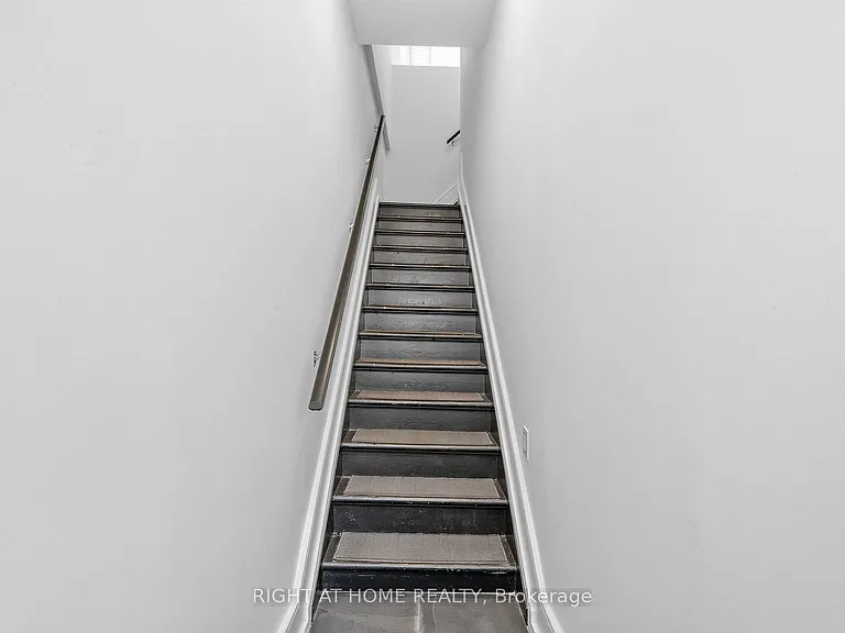 1095 Queen St E #2 — Photo 3