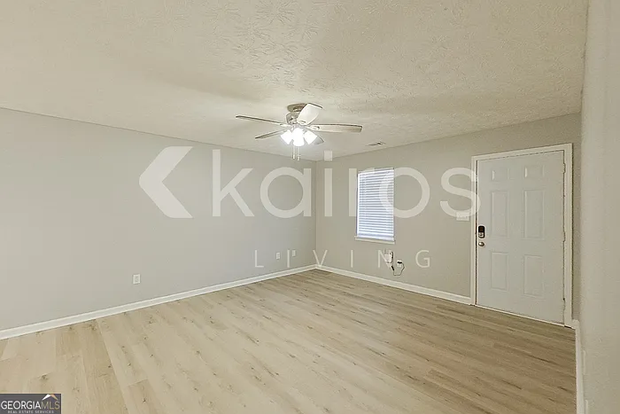 320 Deerpark Dr — Photo 3