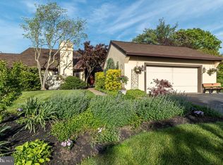 1 Equestrian Ln, Blue Bell, PA 19422