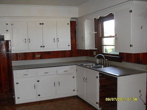 4th image of 218 N Carol St