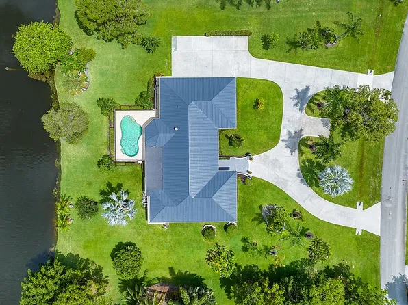 5680 SE Lamay Dr, Stuart, FL 34997