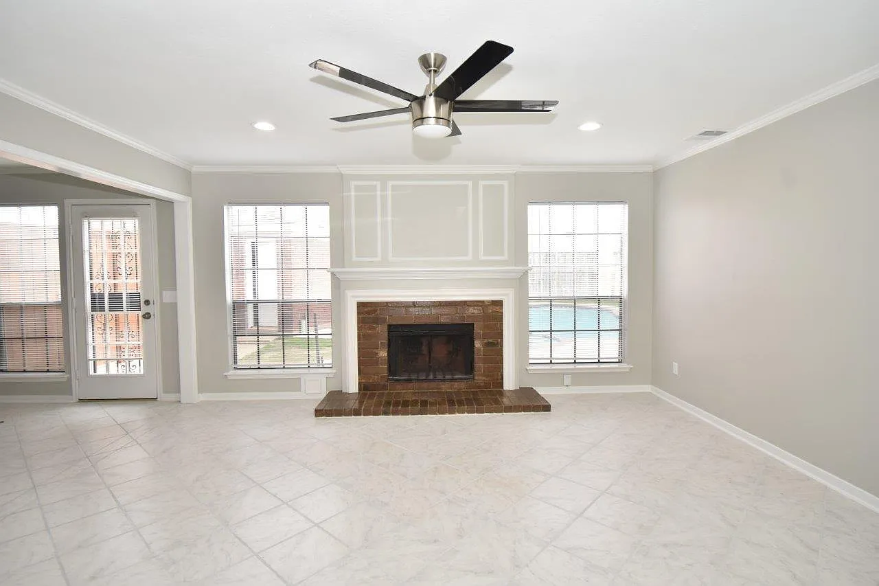 5 bed, 3.5 bath, 2712 sqft, $3,150 — Photo 3