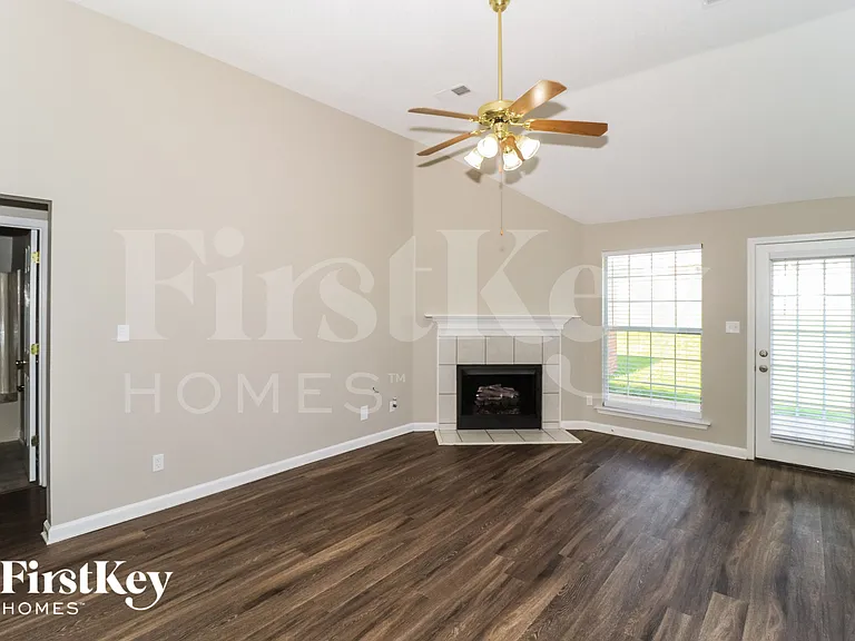 1060 Mossy Knoll Dr — Photo 3