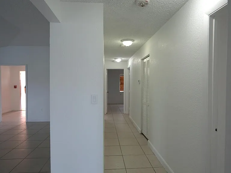 18011 SW 139th Ct — Photo 21