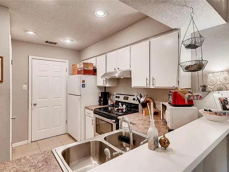 5313 Indio Dr #A — Photo 15