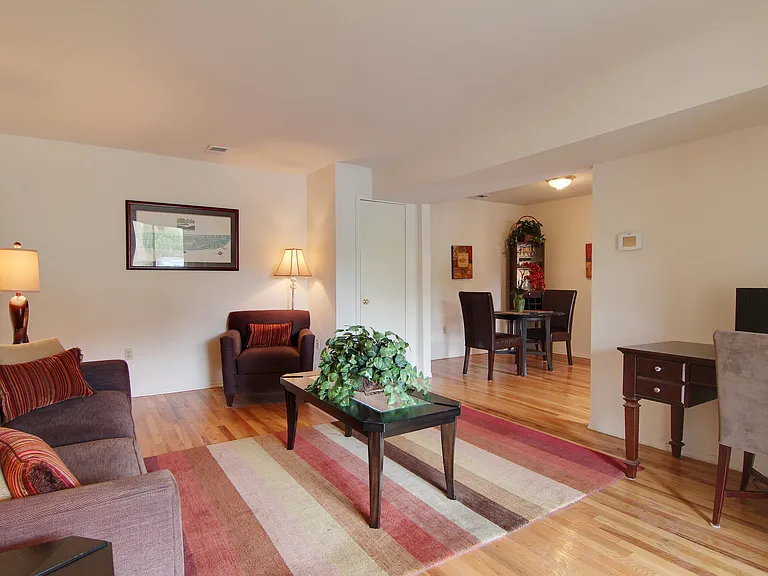 Hillside Gardens — Photo 12