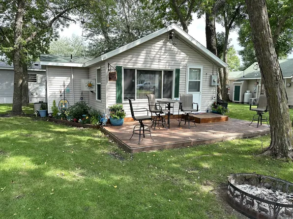 1226 E Lake St, Osakis, MN 56360