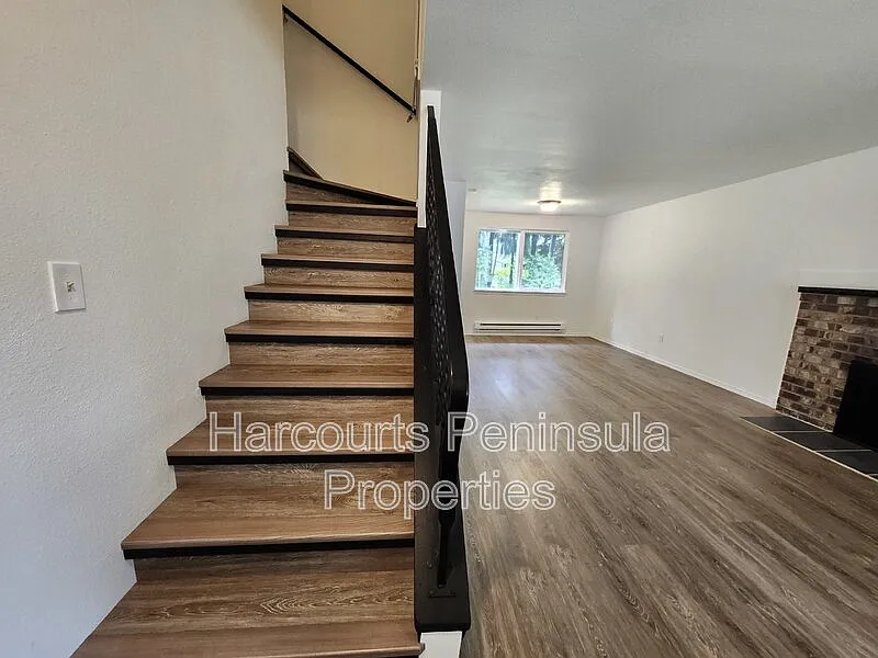 2 bed, 1.5 bath, 1079 sqft, $2,050 — Photo 4