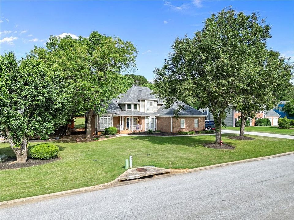 1st image of 656 Clubland Cir SE
