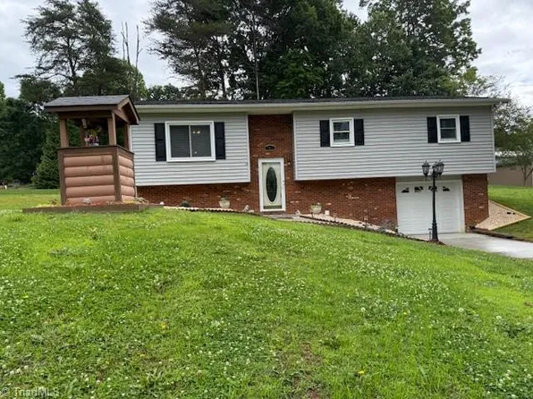 2410 Mount Herman Hts, Hudson, NC 28638