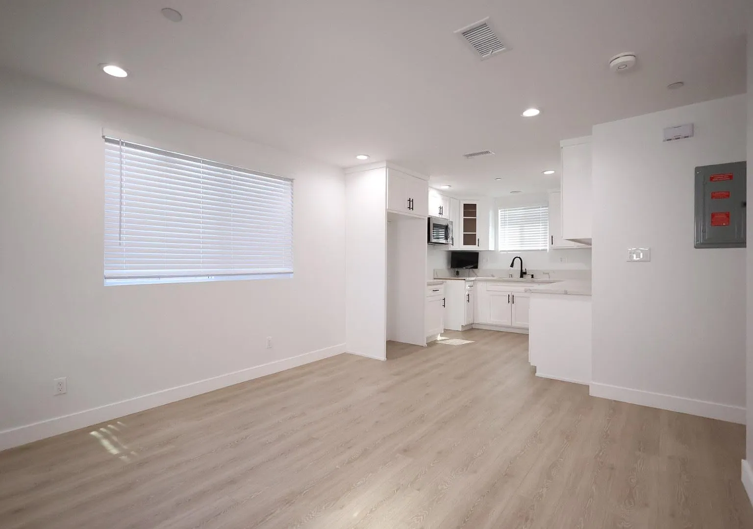 1308 E M St — Photo 2