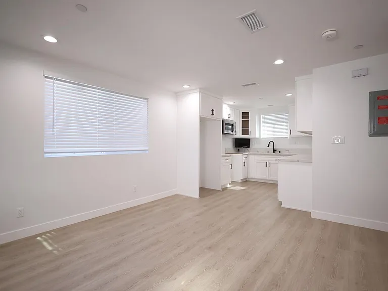 1308 E M St — Photo 2