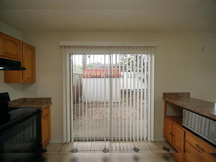 7605 Glades Ct — Photo 13