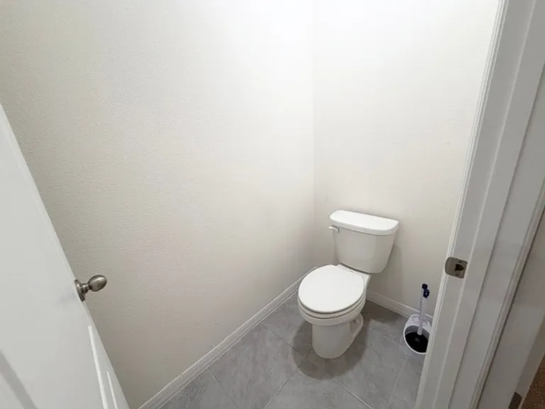 709 Versailles Ln — Photo 15