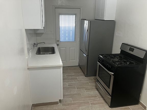 2nd image of 12036 Magnolia Blvd #12036