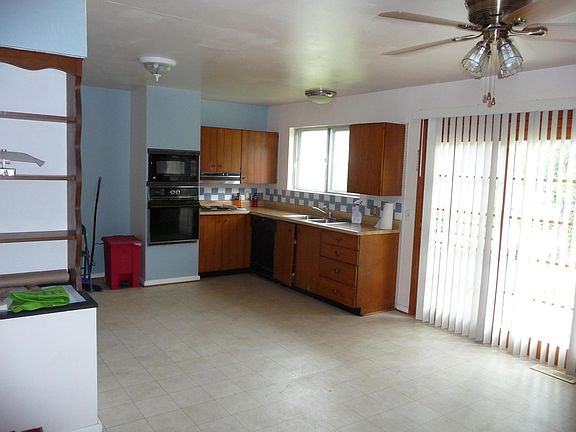 2nd image of 2711 Wintergreen Dr #2711
