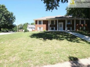 1109 SW Sunrise Dr, Blue Springs, MO 64015
