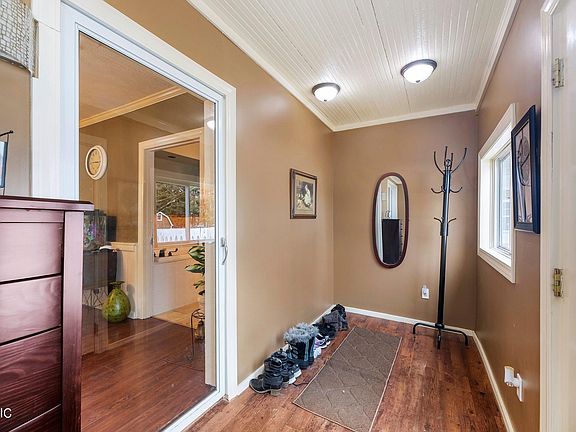 5th image of 716 Grant St