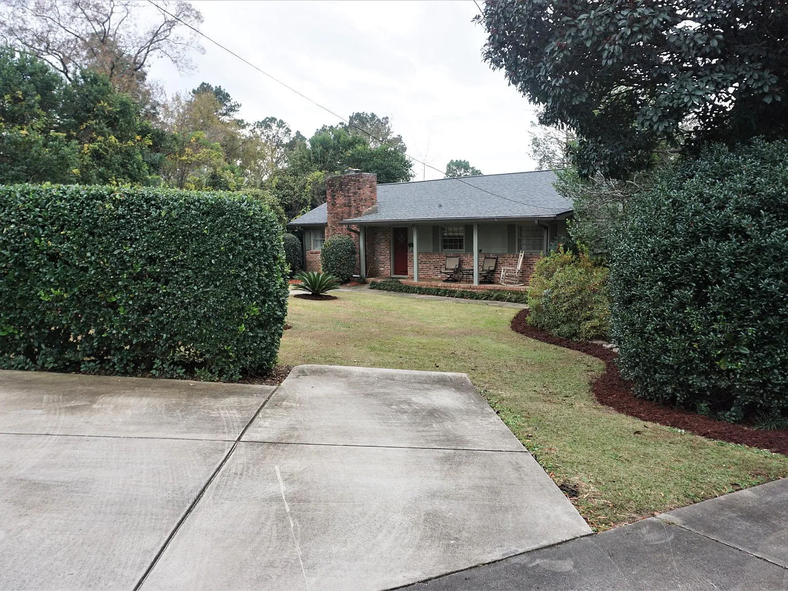 3 bed, 2200 sqft, $1,650 — Photo 2