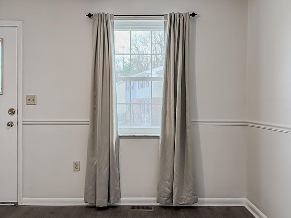 4th image of 1054 Emery Dr