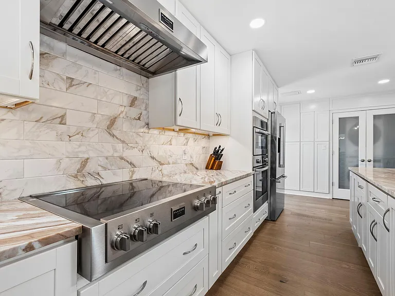 430 Island Cir — Photo 31