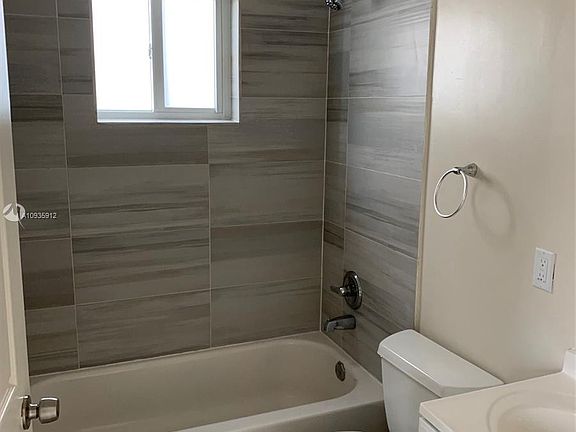 5th image of 960 Biarritz Dr #5