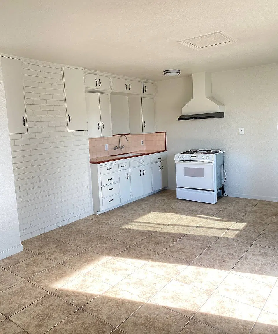 1161 Letts Avenue Unit B - 1 — Photo 4
