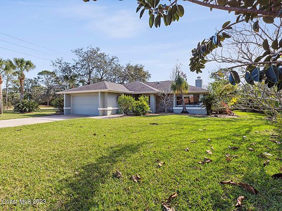 4th image of 1201 Harbor Town Cir