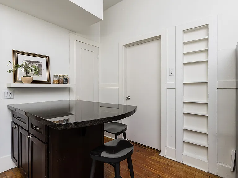 1309 W Monroe St — Photo 11