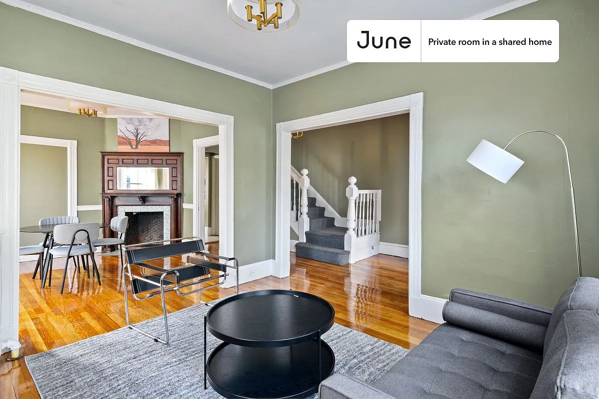 Queen bedroom in 6 bed/2 bath home in Allston #539 F — Photo 4