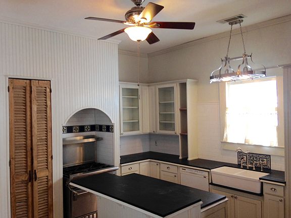 3rd image of 2229 Cambronne St