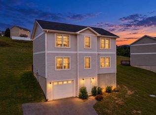 186 Redwood Dr, Pembroke, VA 24136