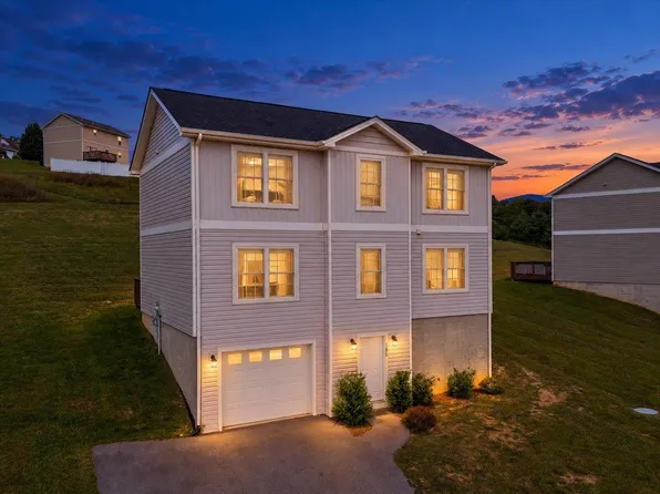 186 Redwood Dr, Pembroke, VA 24136