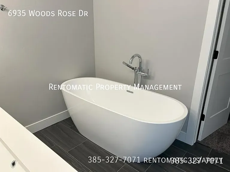 6935 Woods Rose Dr — Photo 32