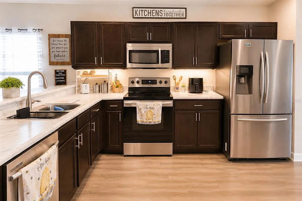 4 bed, 2.0 bath, 1588 sqft, $2,355 — Photo 3