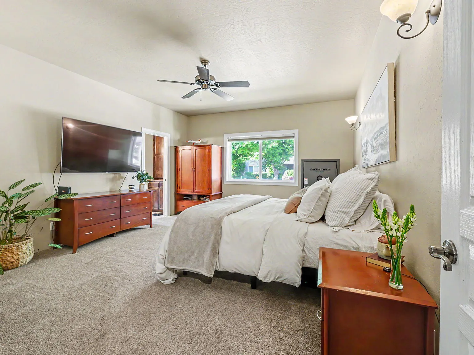 3 bed, 2.5 bath, 2272 sqft, $2,950 — Photo 4