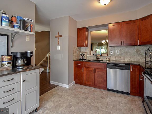 3rd image of 331 Jenville Ct