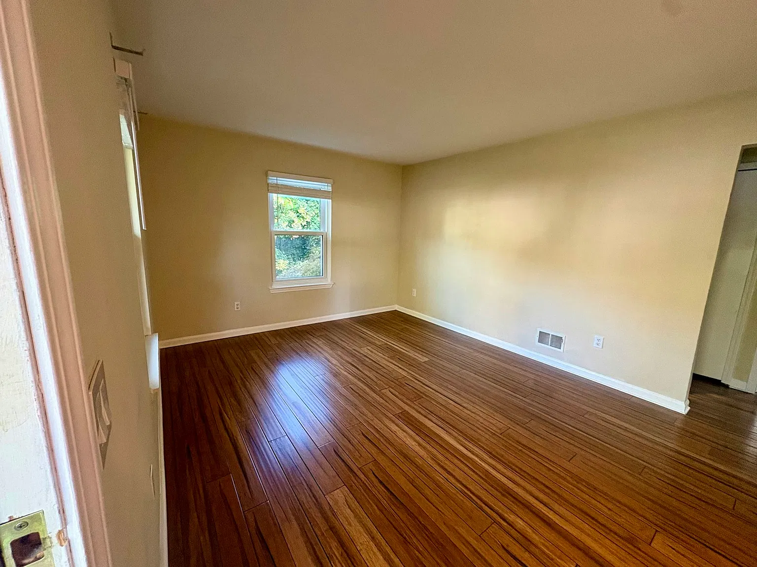 498 Saint Louis Street — Photo 3