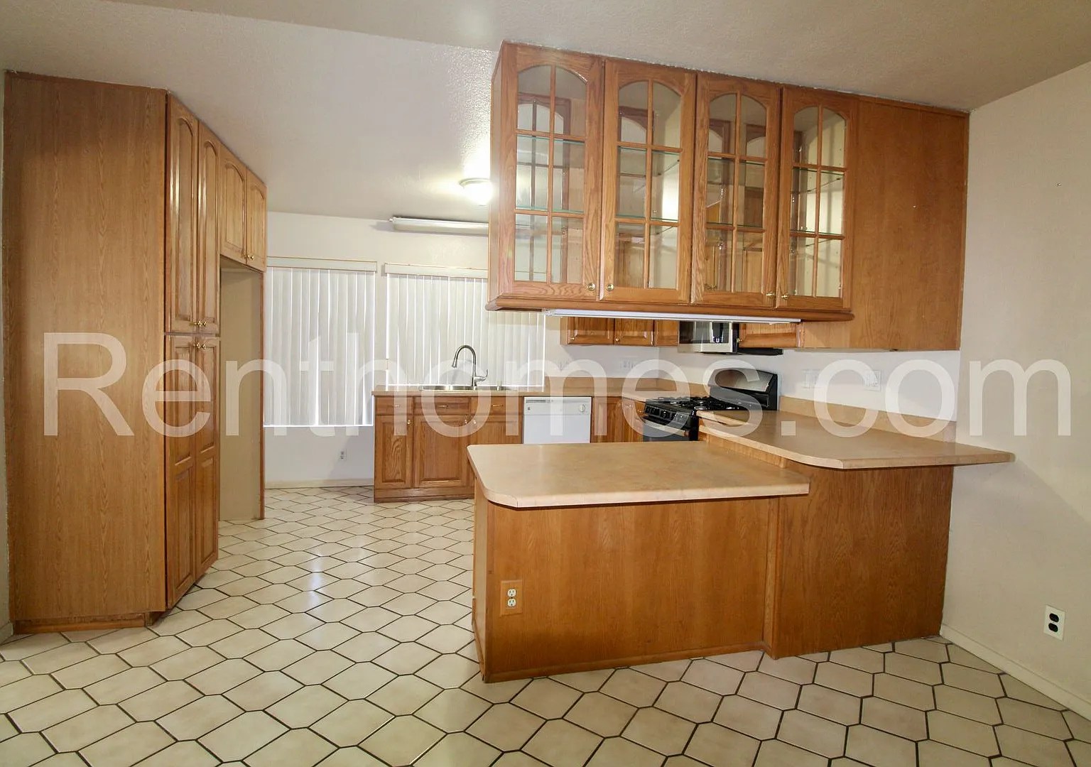 Mira Mesa, 10952 Parkdale Avenue, Remodeled Interior, 2 Car Garage with Opener — Photo 4
