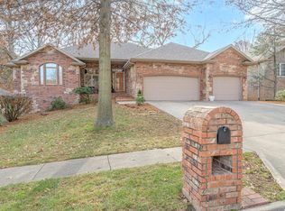 2992 W Nottingham St, Springfield, MO 65810