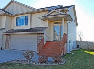 20 Cattail Ln, North Liberty, IA 52317