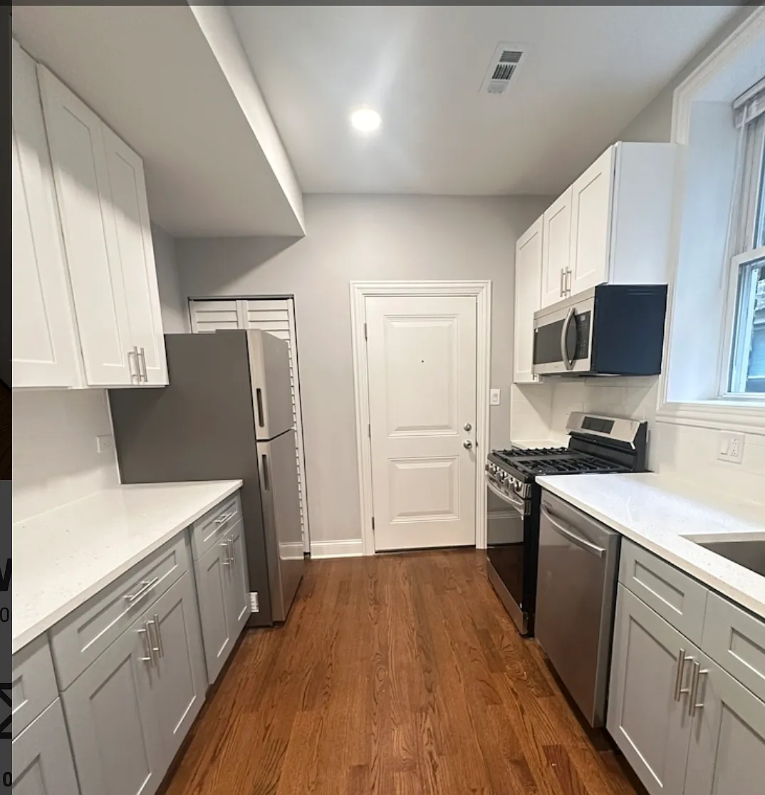 2 bed, 950 sqft, $2,300 — Photo 1
