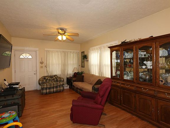 2nd image of 830 Cottage Ave