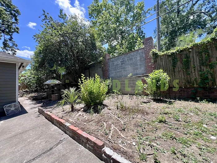 2417 Clark St — Photo 10