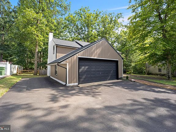 2nd image of 1309 Marlkress Rd